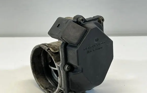 Volkswagen Golf V Throttle valve 03G128063G