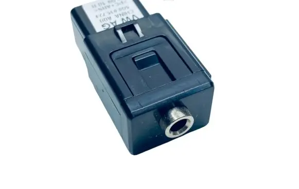 Volkswagen Golf VII AUX in-socket connector 5Q0035724