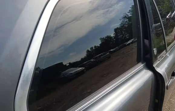 Volvo XC90 Rear side window