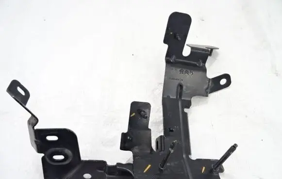 Peugeot 3008 II Front strut bar 98240468