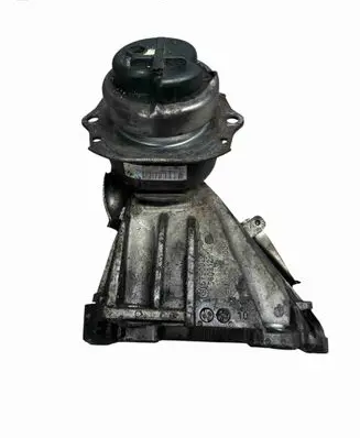 Engine mount bracket