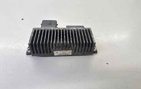 Opel Movano B Glow plug pre-heat relay 271206395R
