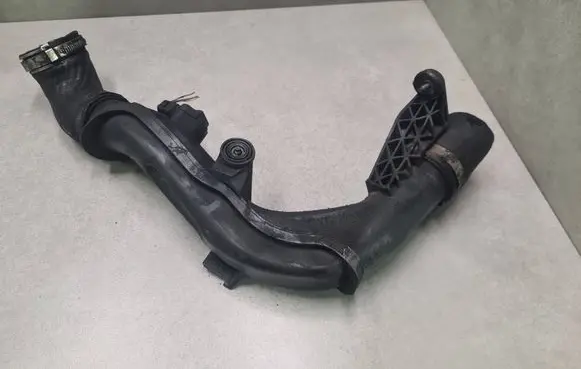 Volkswagen PASSAT B6 Intercooler hose/pipe 5N0145770