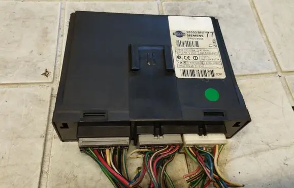 Nissan Almera N16 Comfort/convenience module 5WK48596 28550