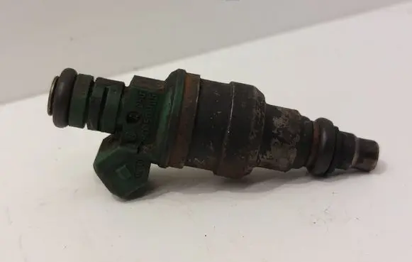 Volkswagen PASSAT B3 Fuel injector 037906031D 0280150905
