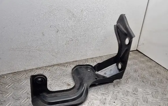 Audi A6 S6 C6 4F Intercooler pipe mounting bracket 4F0145814