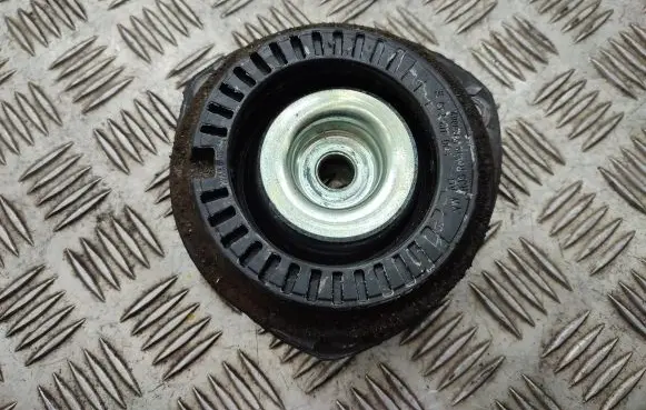Volkswagen PASSAT B8 Front upper strut mount 