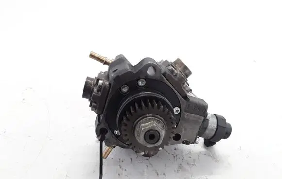 Renault Master III Fuel injection high pressure pump 8201024003