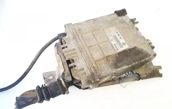 Volkswagen PASSAT B4 Engine control unit/module 0281001368369 028906021at