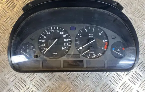 BMW 5 E39 Speedometer (instrument cluster) 62118372359 VD0110008