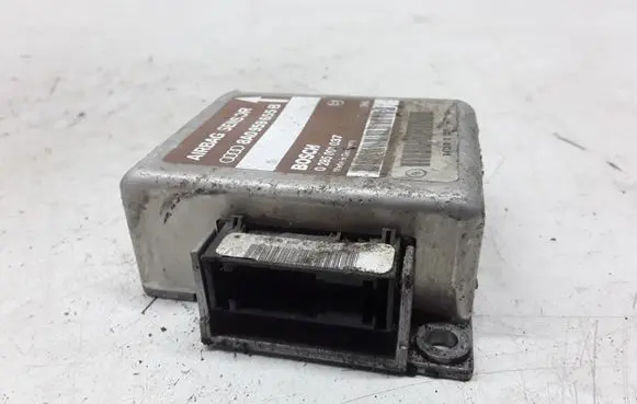 Audi A4 S4 B5 8D Airbag control unit/module 0285001037