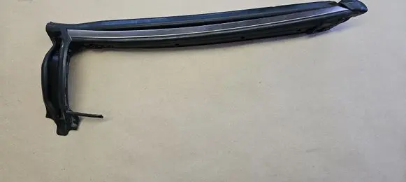 Mercedes-Benz SL R230 Rear door rubber seal (on body) A2307900898 2307900898