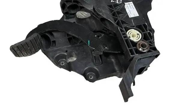 Renault Trafic III (X82) Brake pedal 465016415R 93459474