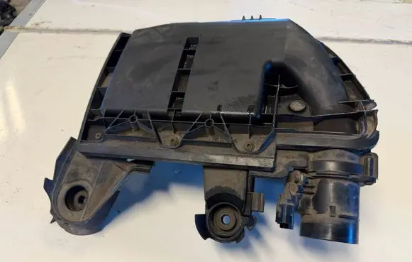 Peugeot Partner III Air filter box 9673061080