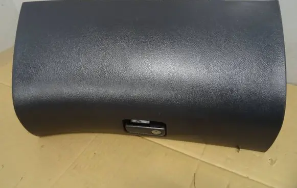 Toyota Avensis T250 Glove box