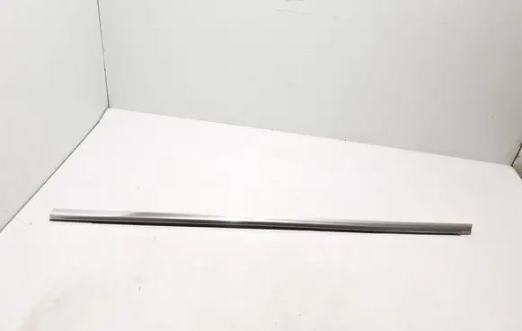 Mercedes-Benz GLS X167 Front door glass trim molding A1677201302