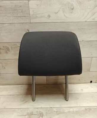 Volkswagen Golf V Rear seat headrest 