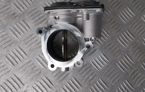 Volvo XC60 Throttle valve 32223833