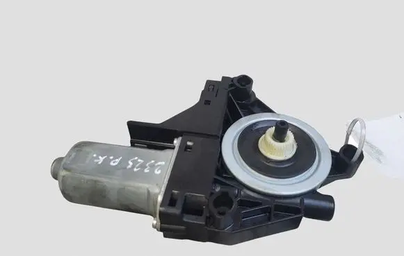 Volvo V40 Front door window regulator motor 966268103 130203