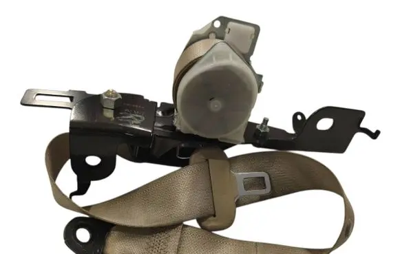 Subaru Outback (BS) Rear seatbelt