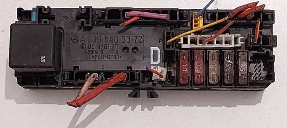 Mercedes-Benz E W210 Fuse box set A0005400372 501413 05376120