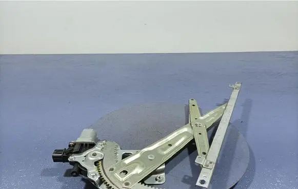 Mitsubishi Outlander Front door window regulator with motor 5713A085