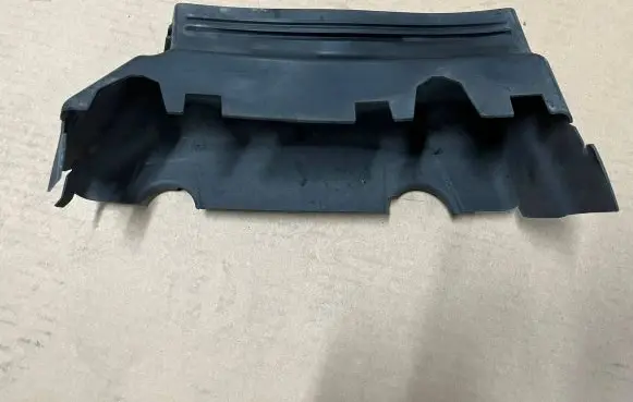 Volkswagen Touareg II Intercooler air guide/duct channel 7P6121395