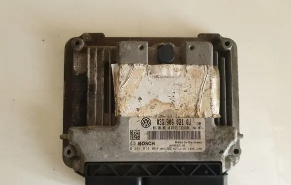 Volkswagen Golf V Engine control unit/module 03G906021QJ