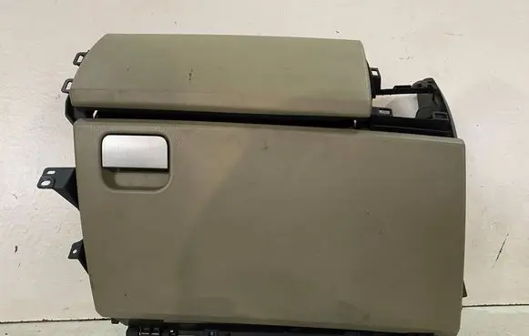 Land Rover Discovery 3 - LR3 Glove box FFB000282 FFB500141