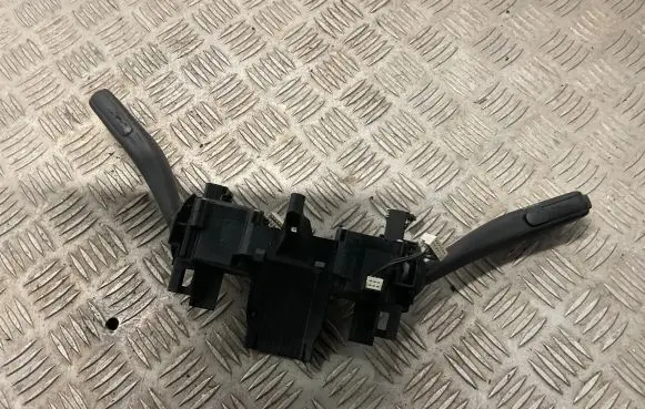 Skoda Yeti (5L) Indicator stalk