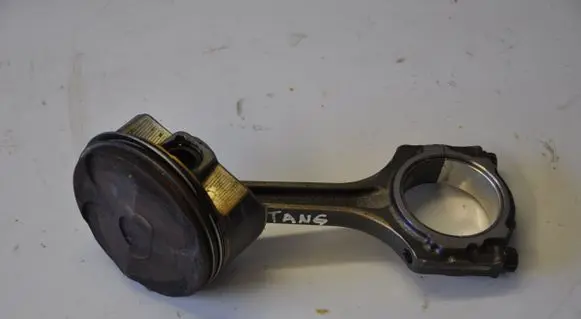 Ford Mustang VI Piston with connecting rod