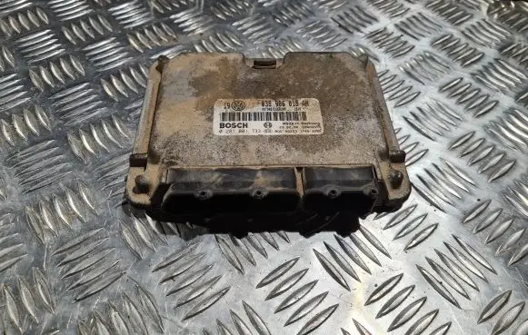 Volkswagen Golf IV Engine control unit/module 0281001733 038906018AN