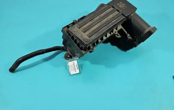 Volkswagen Jetta VI Air filter box 3C0129601CA IMPRK1595265