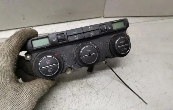 Volkswagen PASSAT B6 Climate control unit
