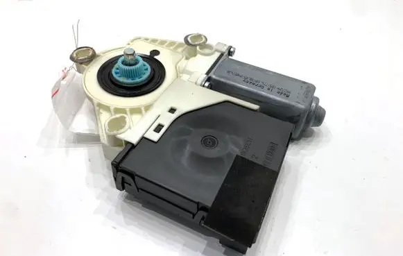 Volkswagen PASSAT B6 Front door window regulator motor 1K0959701P