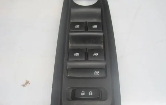 Opel Mokka X Electric window control switch 95025518