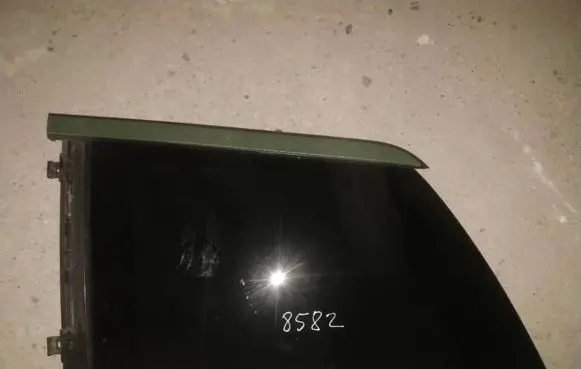 Mercedes-Benz GL X164 Rear side window