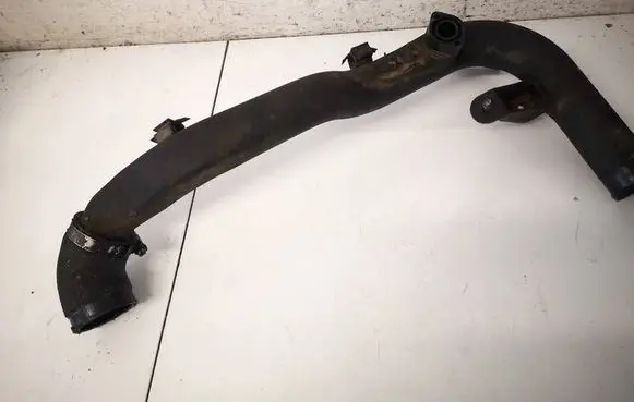 Volkswagen PASSAT B5.5 Intercooler hose/pipe 8D0145840S