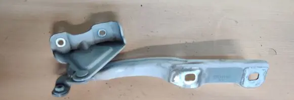 Chevrolet Trax Engine bonnet/hood hinges
