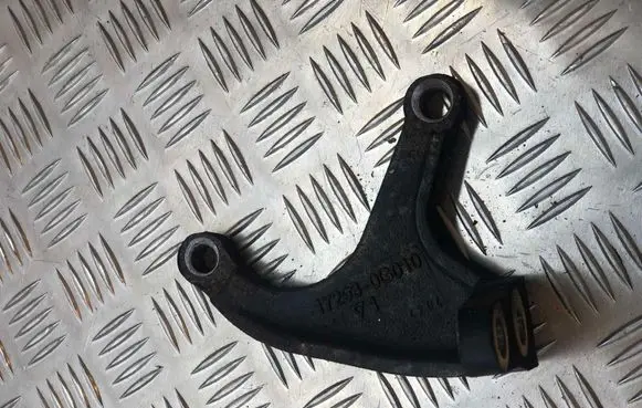 Toyota Avensis T250 Engine mounting bracket 1729306010