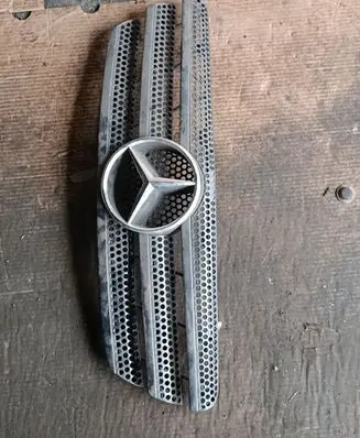Mercedes-Benz ML W163 Front bumper upper radiator grill 1638800185