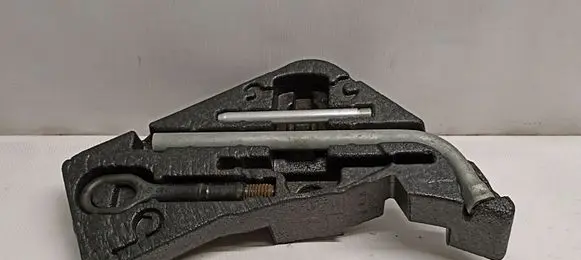 Audi Q7 4L Tool set 4L0012113C