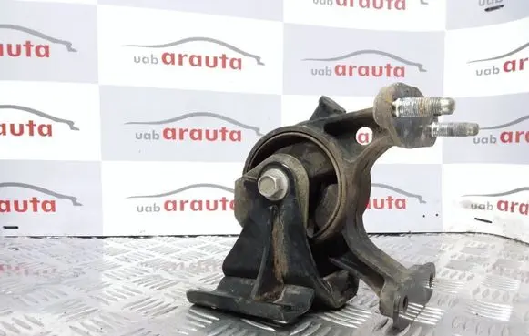Toyota RAV 4 (XA30) Engine mount bracket