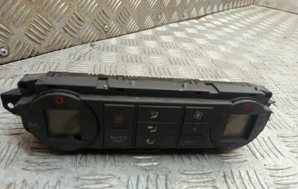 Ford Focus Climate control unit 3M5T18C612AP WVAA00382