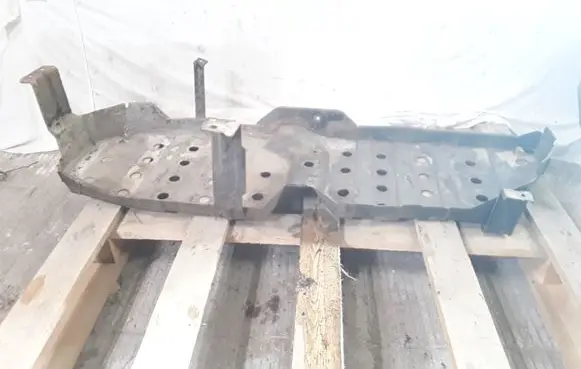 Fuel tank mounting bracket
