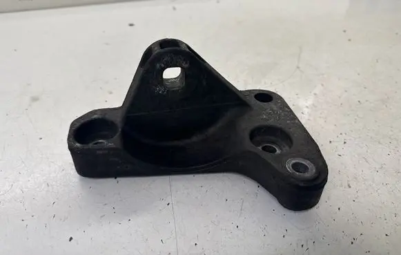 Volkswagen Multivan T5 Engine mounting bracket 7H0199207C