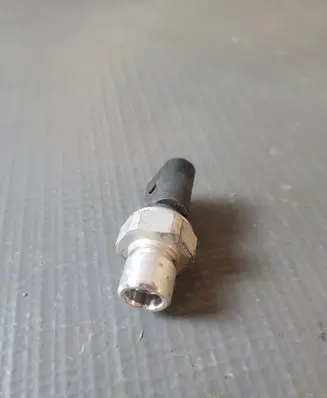 Volkswagen PASSAT B8 Air conditioning (A/C) pressure sensor 5Q0959126
