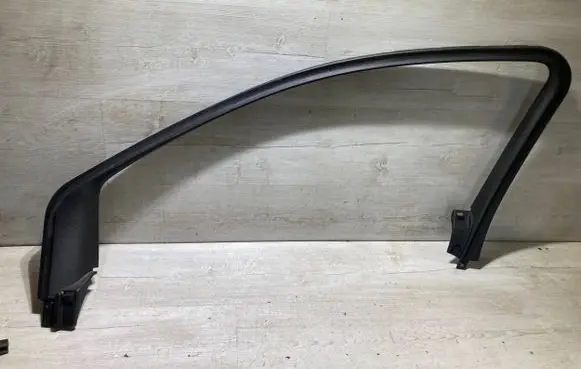 Opel Crossland X Front door glass trim molding 13452116