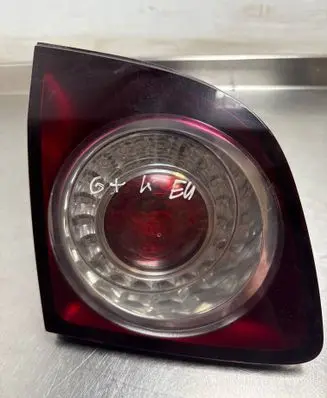 Tailgate rear/tail lights