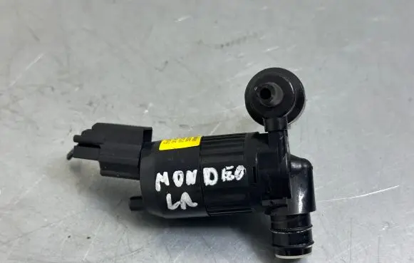 Ford Mondeo MK V Windscreen/windshield washer pump DV6117664AA